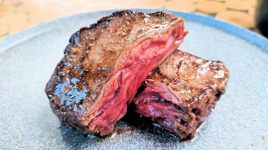 Čestr signature dishes Chopped veal Bio ANGUS
Boiled belly Bio LIMOUSIN
Japanese Wagyu Kagoshima Chuck steak TAJIMA